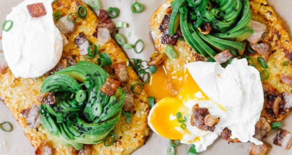 Cauliflower Bread with Bacon, Egg & Avocado_header