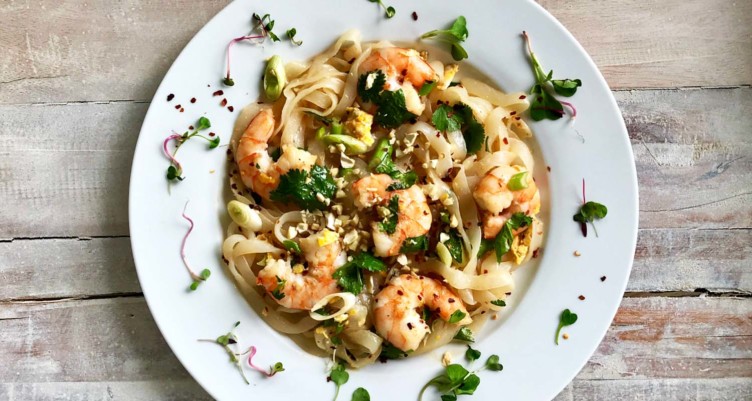 low carb shrimp pad thai with shirataki noodles